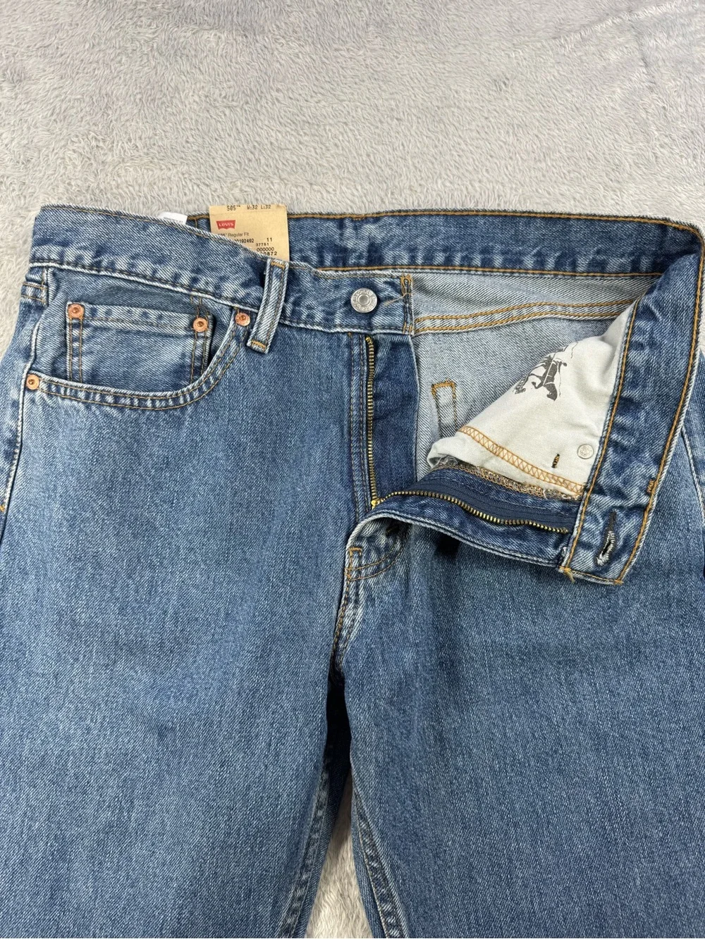 NWT Levi’s 505 Regular Fit Straight Leg Jeans Men’s 32x32 Medium Wash